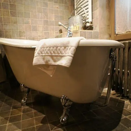 La Tour Cocooning&gastronomie Hotel Châtillon-sur-Chalaronne