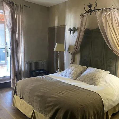Отель De La Tour