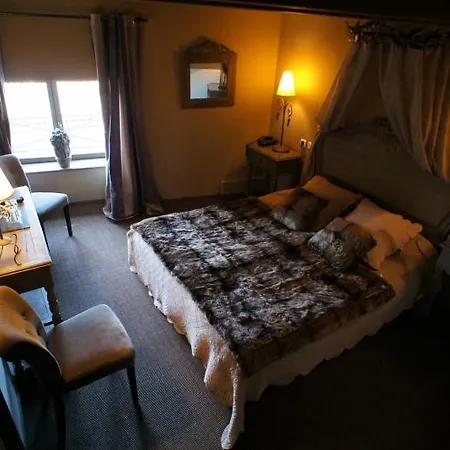 Hotel De La Tour