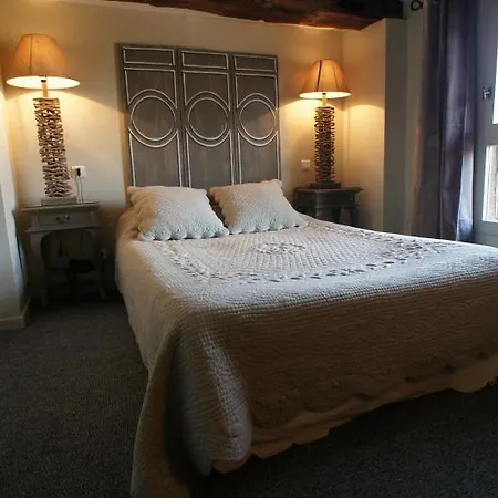 De La Tour Hotel